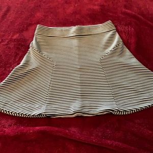 Express Skirt - size 10 - Black/ White stripe